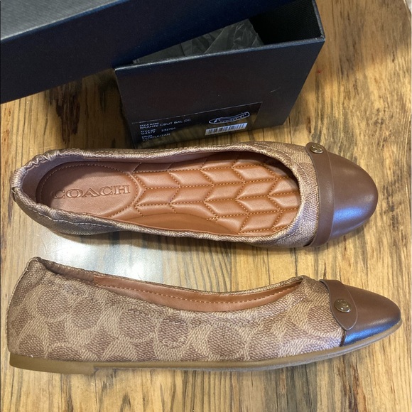 Coach Ballet Flats Brand New in Box - Picture 2 of 4